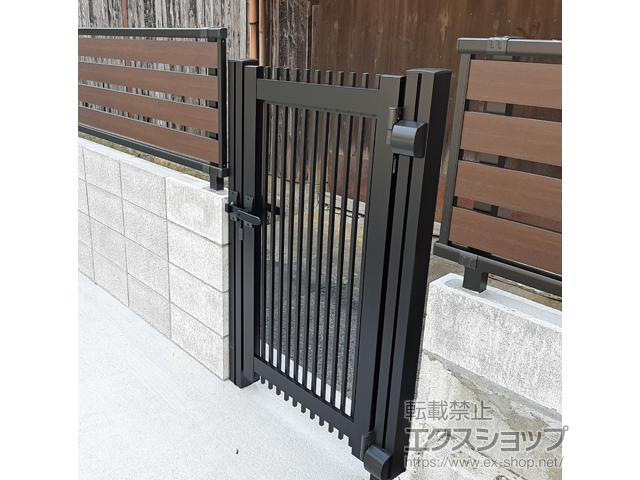 福岡県嘉麻市のの門扉 シンプレオ門扉T1型 縦格子 片開き 門柱使用 施工例