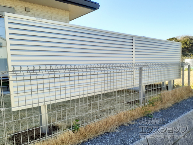 千葉県木更津市ののフェンス・柵 ミエーネ目隠しルーバーフェンス 上段のみ設置 自立建て用 施工例