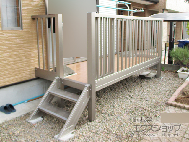 宮崎県宮崎市のLIXIL リクシル（トステム）のバルコニー ビューステージFスタイル 単体 庭置き式 標準納まり 施工例
