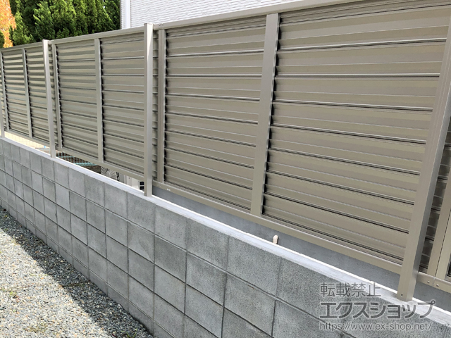 広島県福山市ののフェンス・柵 ミエーネフェンス 目隠しルーバータイプ　自由柱施工 施工例