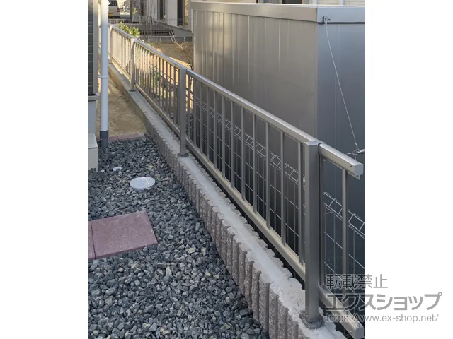 �O�d���l���s�s�̂̃t�F���X�E��E���A�J�[�|�[�g�A���u�E���[�E���O�q�� �~�G�b�^�t�F���X �h�Ƃ��Ċi�q�^�C�v�@���R���{�H �{�H��