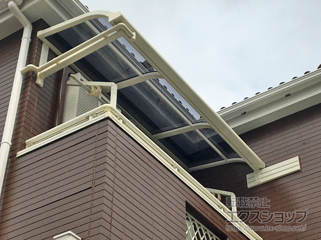 埼玉県さいたま市ののバルコニー・ベランダ屋根 スピーネ R型 ルーフタイプ 単体 積雪〜20cm対応 *片袖納まり 施工例