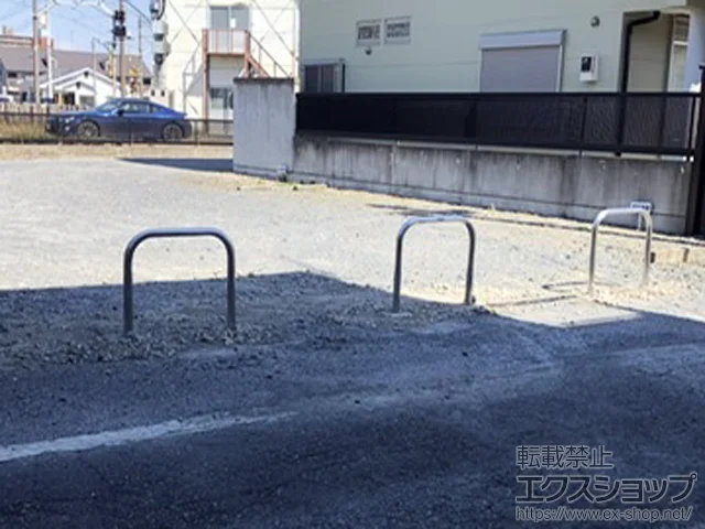 栃木県宇都宮市のLIXIL(リクシル)のカーゲート スペースガード（車止め）Ｕ48型 施工例