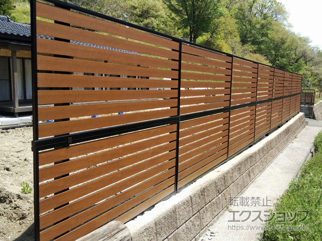 福島県いわき市ののフェンス・柵 モクアルフェンス 横板タイプ 2段支柱 自立建て用（パネル2段） 施工例