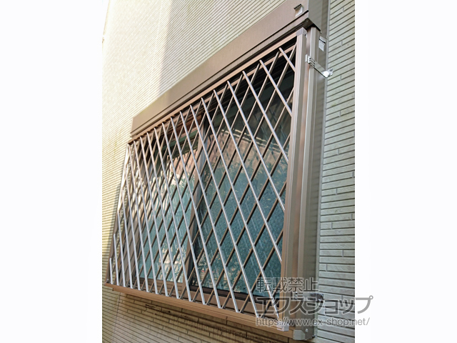 神奈川県横浜市のLIXIL リクシル（トステム）の面格子・窓格子 アルミ面格子 ヒシクロス 施工例