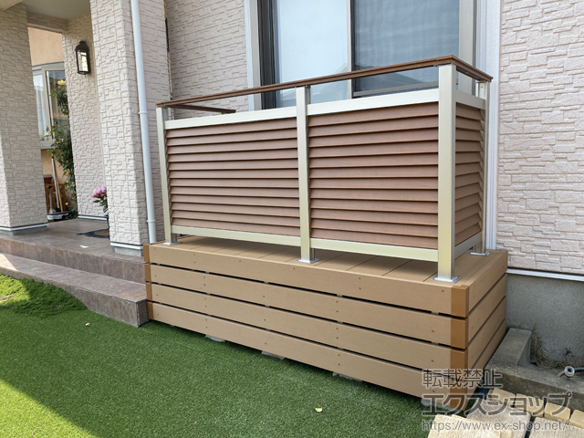福岡県糟屋郡新宮町ののウッドデッキ リウッドデッキ 200＋リウッドデッキ200 床下囲い 3段＋ルシアスデッキフェンスB05型＜通風ガラリルーバータイプ＞ 施工例