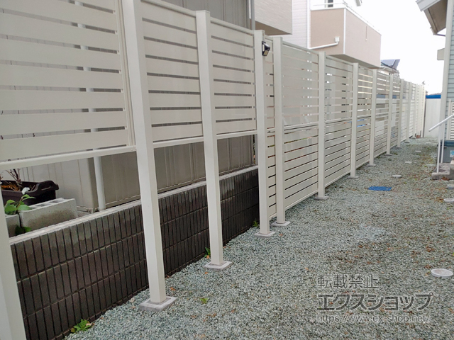 宮城県仙台市ののフェンス・柵 シンプレオフェンスSY1型 横半目隠し 2段支柱 自立建て用（パネル2段） 施工例