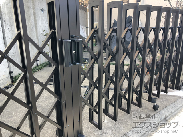 神奈川県川崎市ののカーゲート トリップゲートII 3型 ストロング ノンレール 両開き 4212W 施工例