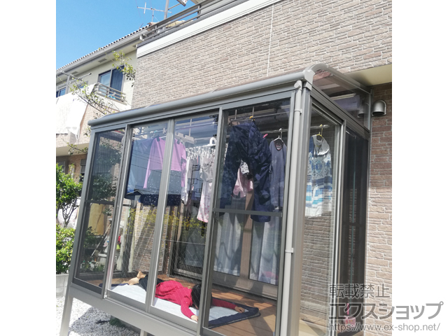 神奈川県海老名市のLIXIL リクシル（トステム）のテラス囲い・サンルーム サニージュ R型 床納まり ランマ無 積雪〜20cm対応 施工例