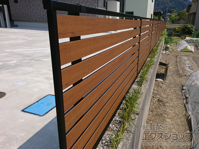富山県砺波市ののフェンス・柵 モクアルフェンス 横板タイプ 自由柱施工 施工例
