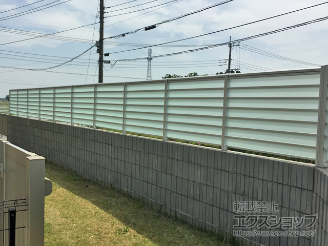 千葉県大網白里市ののフェンス・柵 サニーブリーズフェンスS型（採光タイプ）　間仕切りタイプ 施工例