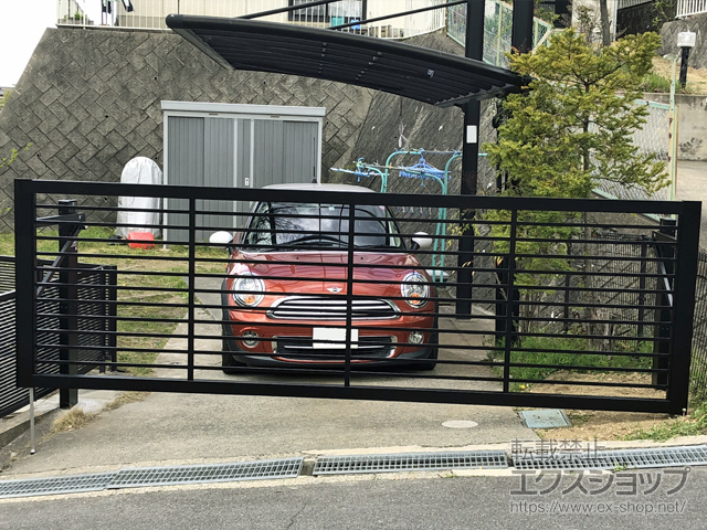 長野県松本市ののカーゲート 【特注】スウィングアップゲート1型 横格子 手動式 施工例