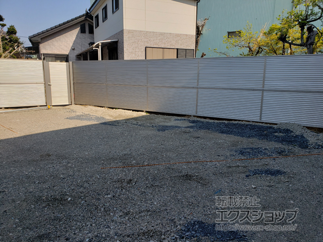 埼玉県川口市ののフェンス・柵、門扉 メッシュフェンス M0 間仕切柱 施工例