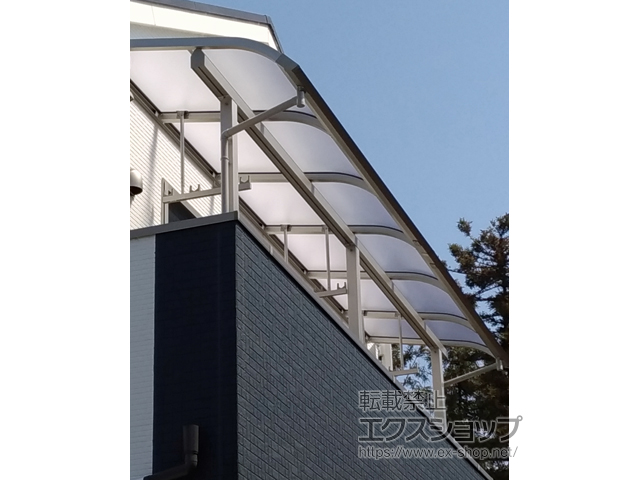 埼玉県久喜市ののバルコニー・ベランダ屋根 ソラリア R型 屋根タイプ 連棟 積雪〜20cm対応 施工例