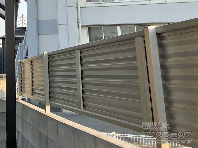 徳島県板野郡北島町ののフェンス・柵 ミエーネフェンス 目隠しルーバータイプ 自由柱施工 施工例