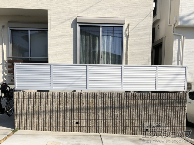 神奈川県横浜市のLIXIL(リクシル)フェンス・柵施工例(フェンスAB YL3型 横ルーバー3 フリーポールタイプ:70005673-1)