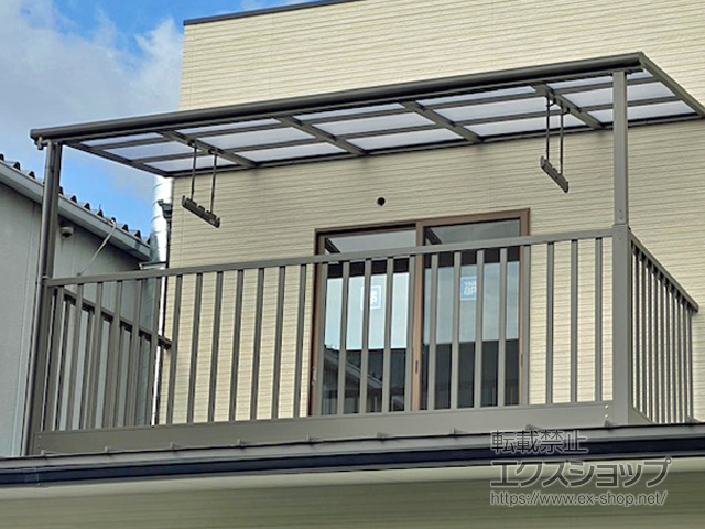 京都府京都市のLIXIL リクシル（トステム）のバルコニー ビューステージHスタイル 縦太格子 単体 屋根置き式 施工例