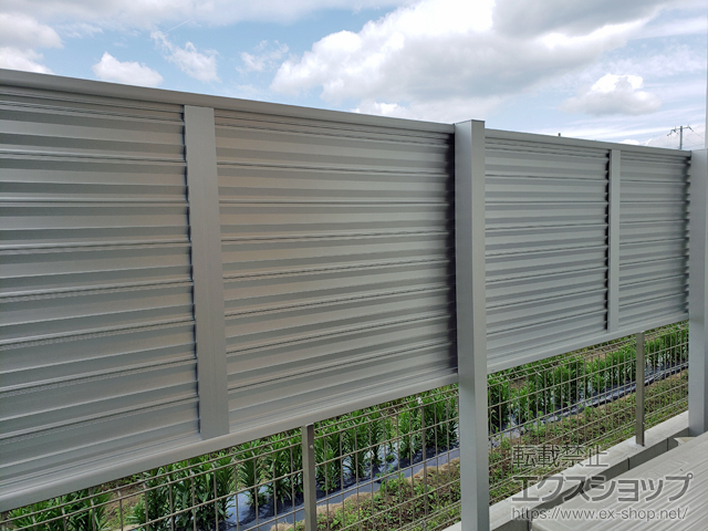 兵庫県揖保郡太子町ののフェンス・柵 ミエーネ目隠しルーバーフェンス 上段のみ設置 自立建て用 施工例