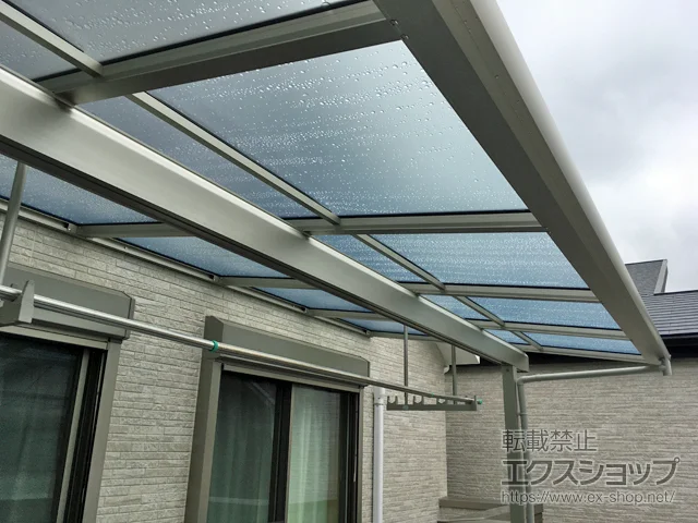 大阪府三島郡島本町のYKKAPのバルコニー・ベランダ屋根 ソラリア F型 屋根タイプ 単体 積雪～20cm対応 施工例
