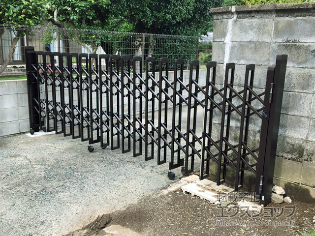 熊本県熊本市ののカーゲート トリップゲートII S型 傾斜地対応 ノンレール 片開き 37S 施工例