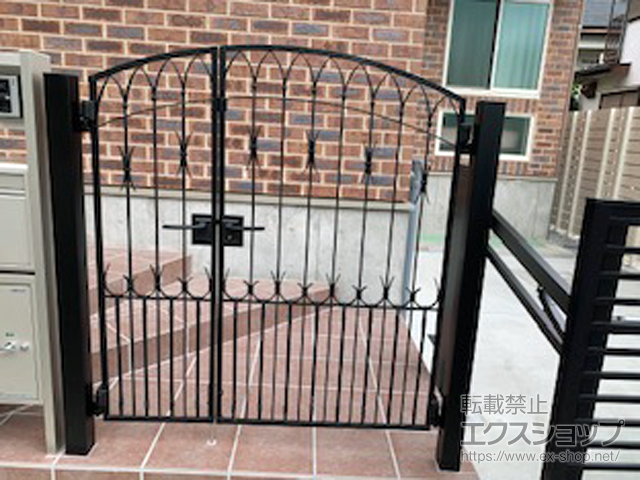 東京都渋谷区のの門扉 ブルーム門扉 M1型 両開き親子 柱使用 施工例