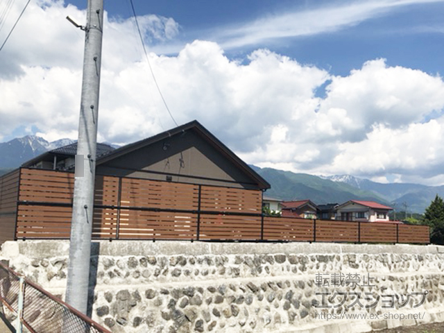 長野県上伊那郡飯島町ののフェンス・柵 モクアルフェンス 目隠しタイプ+横板タイプ 2段支柱 自立建て用・ブロック建て用 施工例