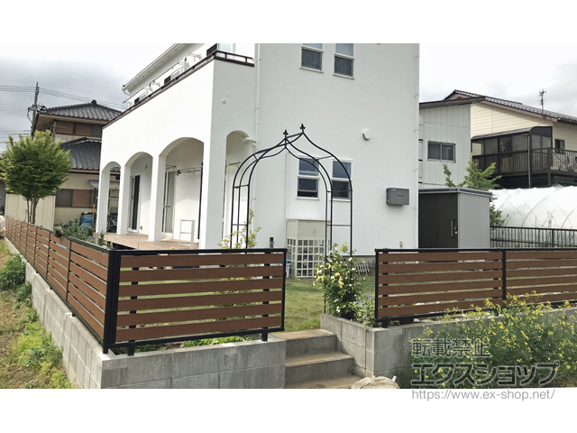 茨城県水戸市ののフェンス・柵 ルシアスフェンスF04型 横板 木目カラー 自由柱タイプ 施工例