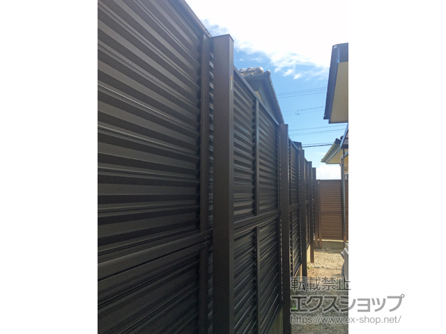 長野県伊那市ののフェンス・柵 ミエーネフェンス 目隠しルーバータイプ 3段支柱 自立建て用 施工例