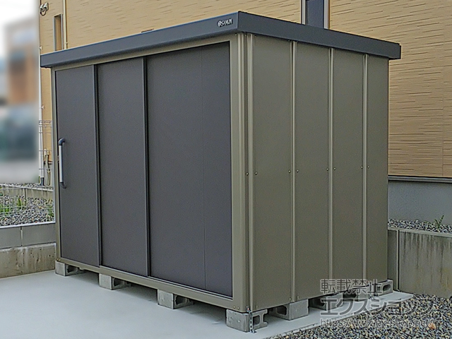 石川県野々市市のの物置・屋外倉庫 エスケーエイト SK8S-130 多雪型 2600×1600×1940 SK8S-130-GK 施工例