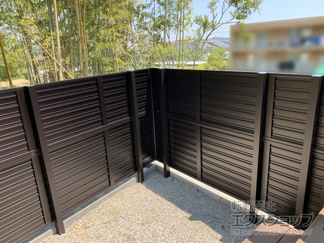 三重県四日市市ののフェンス・柵 モクアルフェンス 目隠しタイプ 2段支柱 自立建て用（パネル2段） 施工例