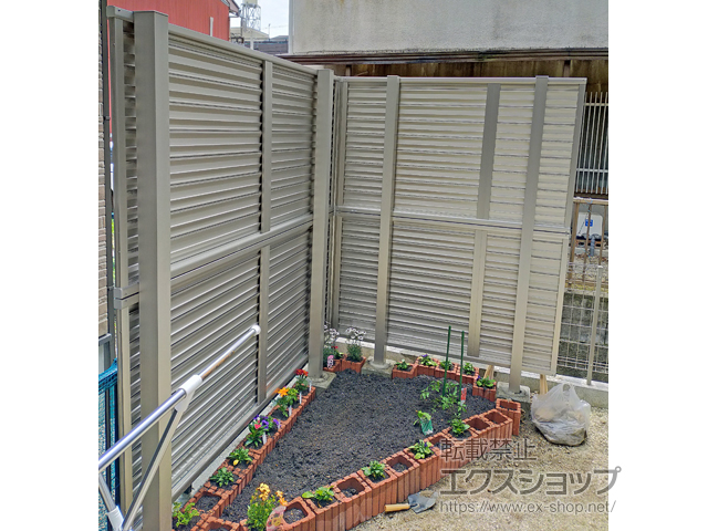 岐阜県岐阜市ののフェンス・柵 ミエーネフェンス 目隠しルーバータイプ 2段支柱 自立建て用 施工例