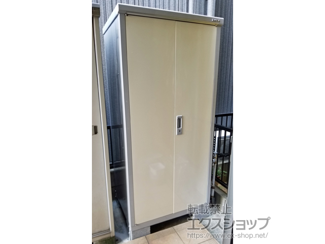 東京都足立区のの物置・屋外倉庫 アイビーストッカー 900×755×1903 BJX-097E-FW 施工例