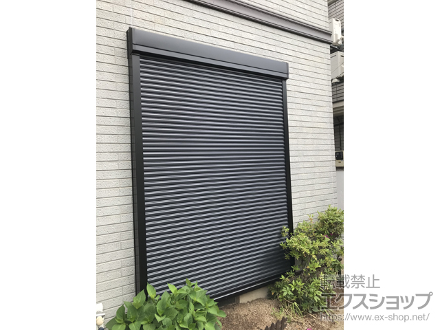 東京都世田谷区のLIXIL リクシル（トステム）の窓シャッター リフォームシャッター 手動式 標準タイプ 施工例