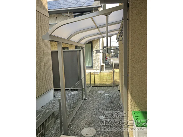 茨城県牛久市のYKKAPのテラス屋根 ソラリア R型 テラスタイプ 単体 積雪～20cm対応 施工例