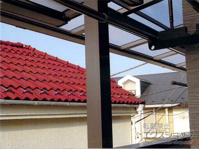 東京都立川市のLIXIL リクシル（トステム）のバルコニー・ベランダ屋根 パワーアルファ F型 屋根タイプ 連棟 積雪〜30cm対応 施工例