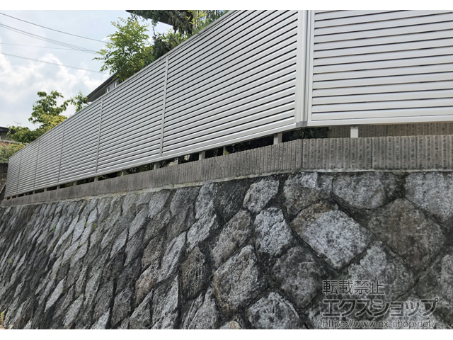 滋賀県大津市ののフェンス・柵 シンプレオフェンス13型 ルーバー　自由柱施工 施工例