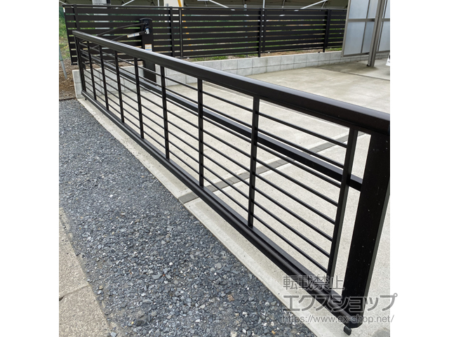 ののカーゲート ルシアスアップゲートワイド 1型 横格子 手動 施工例