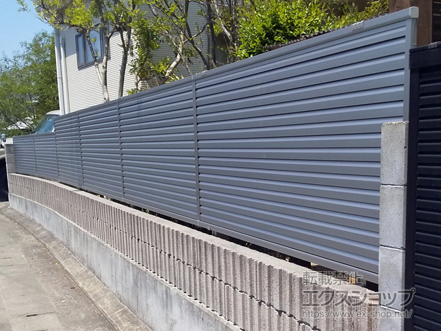 徳島県徳島市ののフェンス・柵 ミエーネ目隠しルーバーフェンス 上段のみ設置 自立建て用 施工例