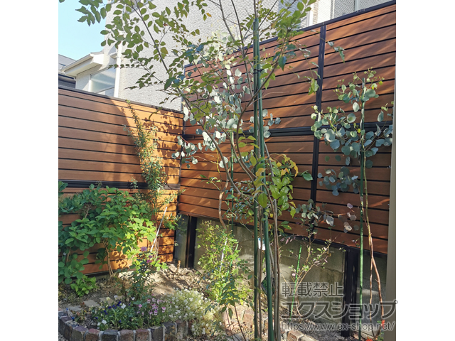 福岡県福岡市ののフェンス・柵 モクアルフェンス 目隠しタイプ 2段支柱 自立建て用（パネル2段） 施工例