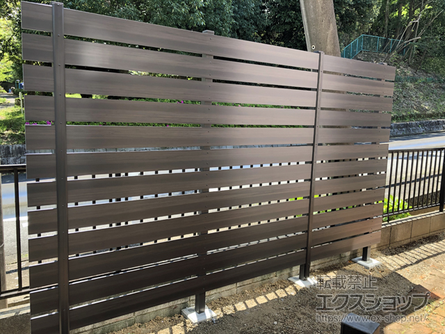 神奈川県横浜市ののフェンス・柵 マイティウッド デコ 横貼り12段 隙間20mm 施工例