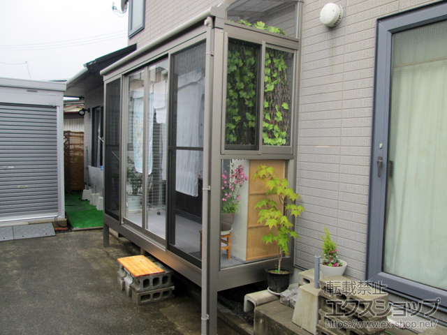 秋田県秋田市ののテラス囲い・サンルーム サニージュ R型 床納まり ランマ無 積雪〜50cm対応 施工例