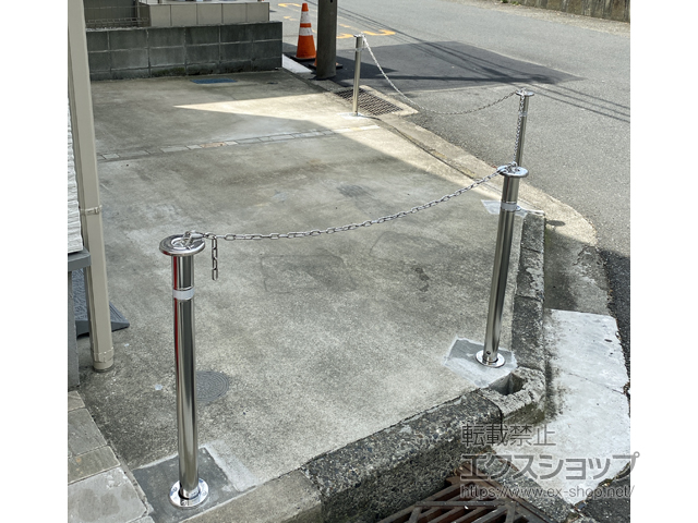 神奈川県横浜市ののカーゲート スペースガード(車止め) F48型 埋込式 キー付き 施工例
