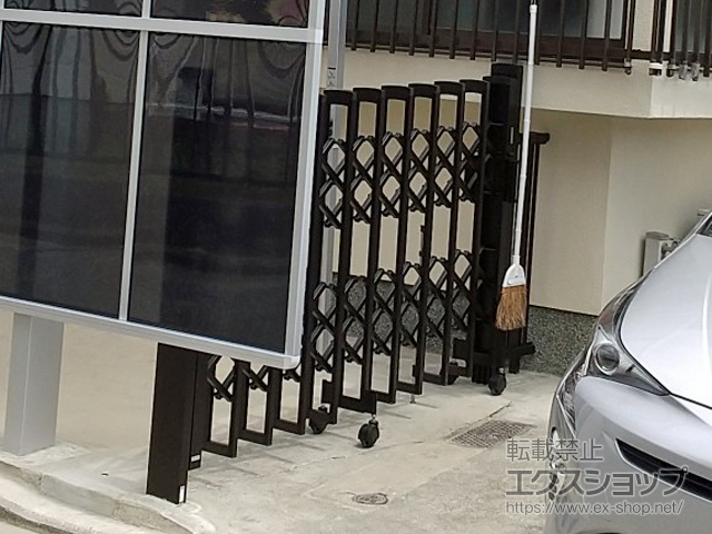 大阪府泉大津市ののカーゲート トリップゲートII S型 傾斜地対応 ノンレール 片開き 20S 施工例