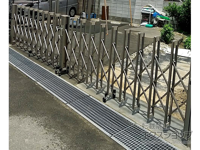 兵庫県伊丹市ののカーゲート アルシャインII L型 Aタイプ ノンレール 両開き 施工例