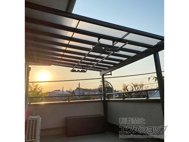 神奈川県横浜市のLIXIL リクシル（トステム）のバルコニー・ベランダ屋根 パワーアルファ F型 屋根タイプ 単体 積雪〜30cm対応 施工例