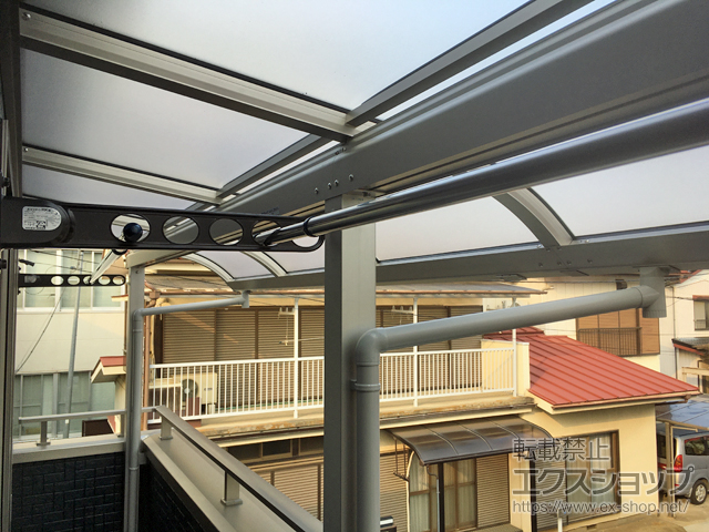 埼玉県久喜市ののバルコニー・ベランダ屋根 プレシオステラスII R型 屋根タイプ 連棟 積雪〜20cm対応 施工例