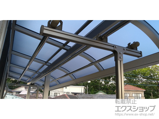 東京都羽村市ののバルコニー・ベランダ屋根 ソラリア R型 屋根タイプ 連棟 積雪〜20cm対応 施工例