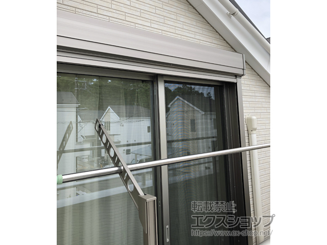 東京都東久留米市のLIXIL リクシル（トステム）の窓シャッター 【特注】リフォームシャッター 手動式 耐風タイプ 施工例
