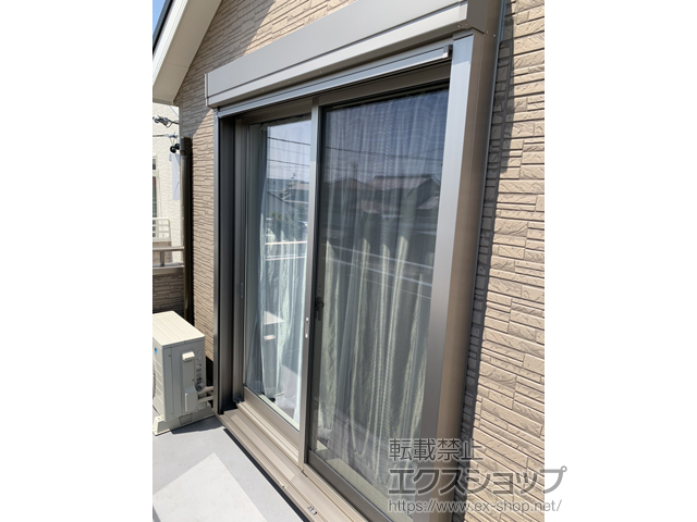 愛知県丹羽郡扶桑町のLIXIL リクシル（トステム）の窓シャッター 【特注】リフォームシャッター 手動式 標準タイプ *ボックス下げ片入隅納まり（外観右側） 施工例