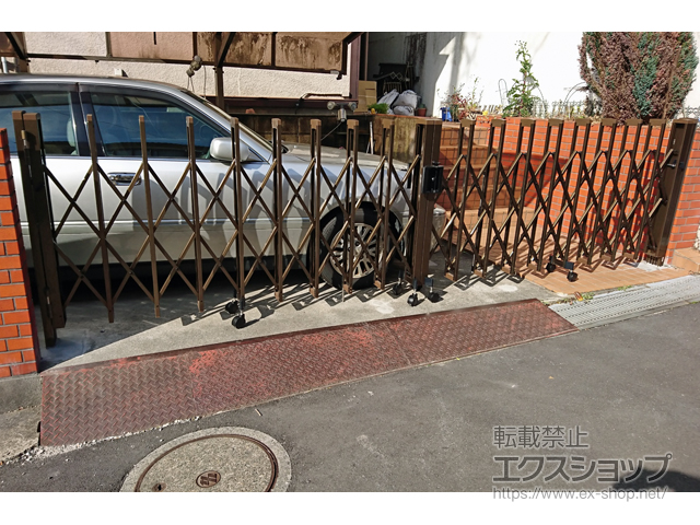 千葉県柏市ののカーゲート トリップゲートII 2型 スタンダード ノンレール 両開き 50W（25S+25M） 施工例